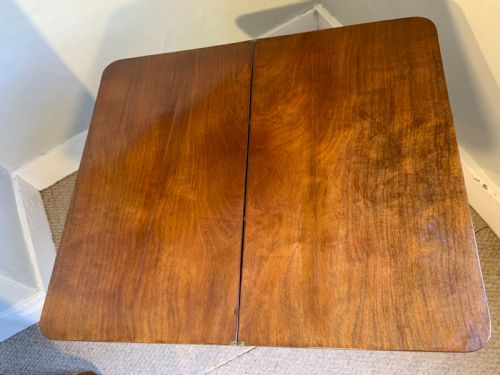 A SMALL PROPORTION MAHOGANY TEA TABLE - ADDITIONAL PHOTO 3