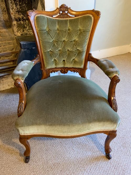 A PAIR OF VICTORIAN WALNUT ARM CHAIRS - ADDITIONAL PHOTO 1