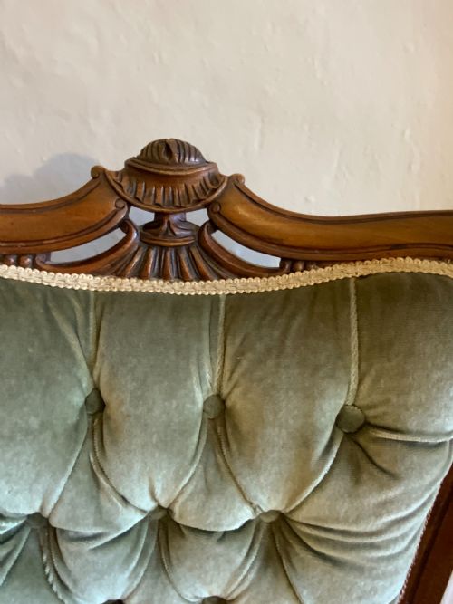 A PAIR OF VICTORIAN WALNUT ARM CHAIRS - ADDITIONAL PHOTO 5