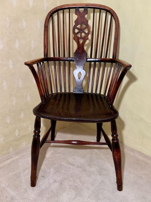 a 19th century windsor chair - CATEGORY: ANTIQUE CHAIRS - DATED 19TH CENTURY