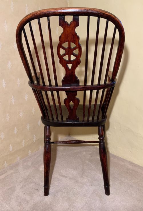 A 19TH CENTURY WINDSOR CHAIR - ADDITIONAL PHOTO 1