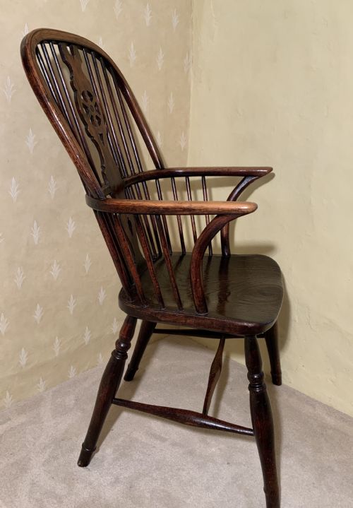 A 19TH CENTURY WINDSOR CHAIR - ADDITIONAL PHOTO 3