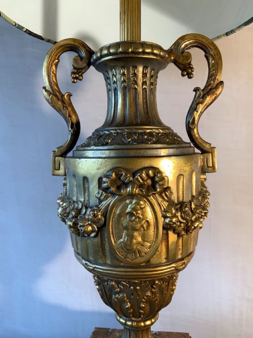 A LATE 19TH CENTURY GILT METAL TABLE LAMP - ADDITIONAL PHOTO 2