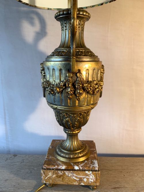 A LATE 19TH CENTURY GILT METAL TABLE LAMP - ADDITIONAL PHOTO 3