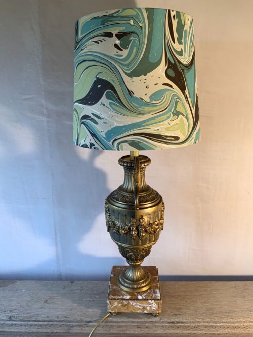 A LATE 19TH CENTURY GILT METAL TABLE LAMP - ADDITIONAL PHOTO 6