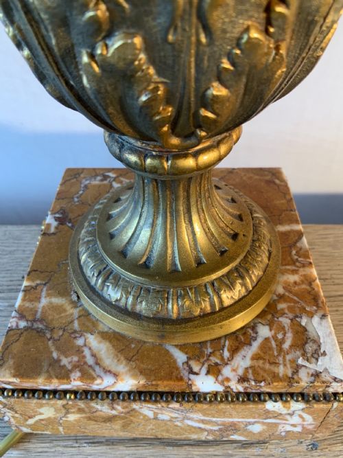 A LATE 19TH CENTURY GILT METAL TABLE LAMP - ADDITIONAL PHOTO 5