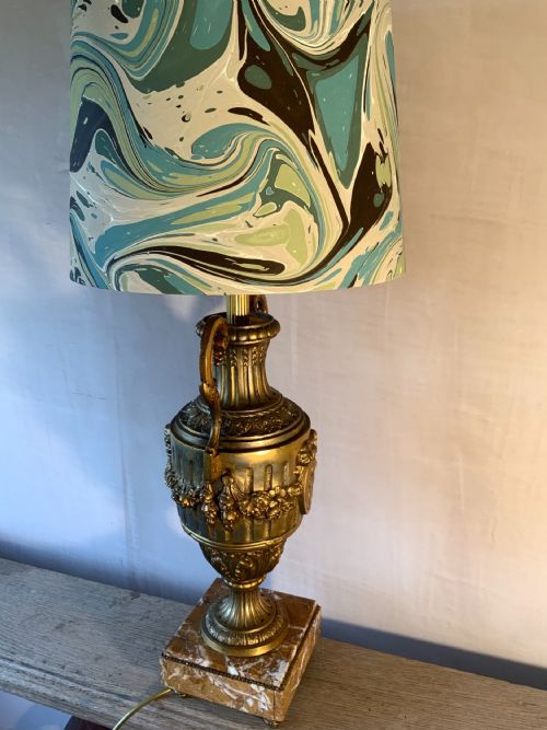 A LATE 19TH CENTURY GILT METAL TABLE LAMP - ADDITIONAL PHOTO 7