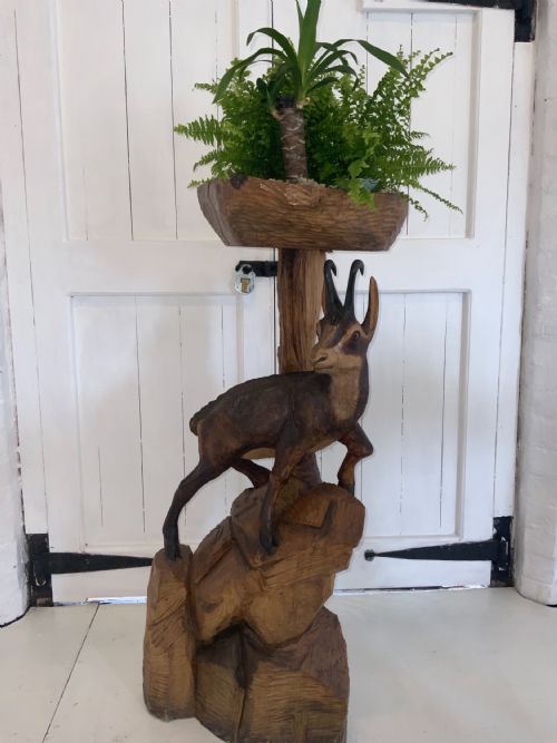 an early 20th century linden wood carved stand - CATEGORY: ANTIQUE MISCELLANEOUS - DATED 1930