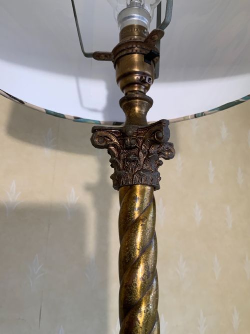 A GILT BRASS STANDARD LAMP - ADDITIONAL PHOTO 4