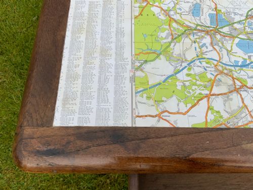 AN OAK TWO DRAWER WRITING TABLE - ADDITIONAL PHOTO 6