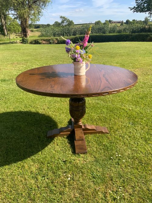 circular oak dining table - CATEGORY: ANTIQUE TABLES - DATED 1930