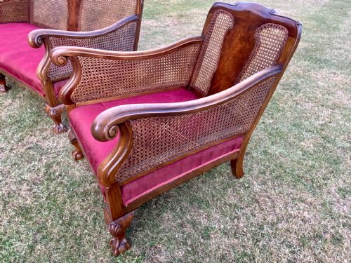AN WALNUT BERGRE SETTEE AND PAIR OR ARM CHAIRS - ADDITIONAL PHOTO 1