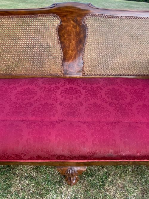 AN WALNUT BERGRE SETTEE AND PAIR OR ARM CHAIRS - ADDITIONAL PHOTO 6