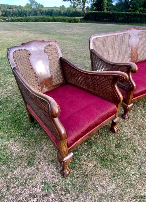 AN WALNUT BERGRE SETTEE AND PAIR OR ARM CHAIRS - ADDITIONAL PHOTO 7
