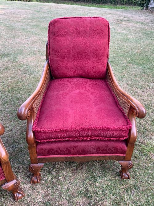 AN WALNUT BERGRE SETTEE AND PAIR OR ARM CHAIRS - ADDITIONAL PHOTO 8