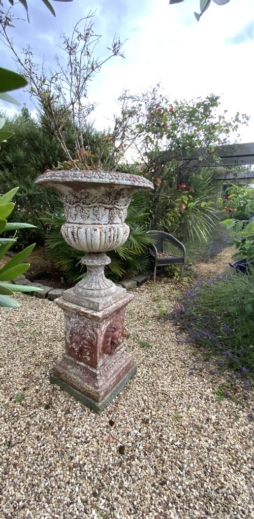 A LARGE TERRACOTTA GARDEN URN ON PLINTH - ADDITIONAL PHOTO 1