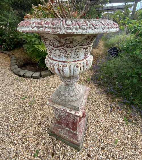 A LARGE TERRACOTTA GARDEN URN ON PLINTH - ADDITIONAL PHOTO 3
