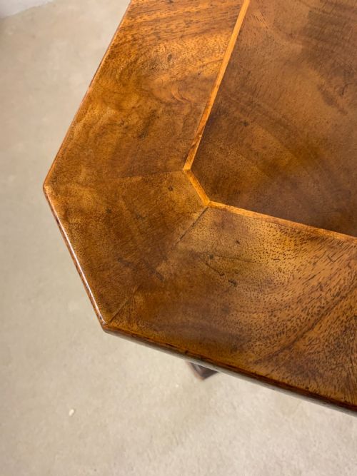 A LOW MAHOGANY OCCASIONAL TABLE - ADDITIONAL PHOTO 5