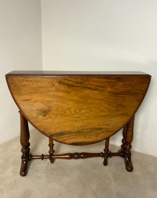a victorian walnut sutherland table - CATEGORY: ANTIQUE TABLES - DATED VICTORIAN