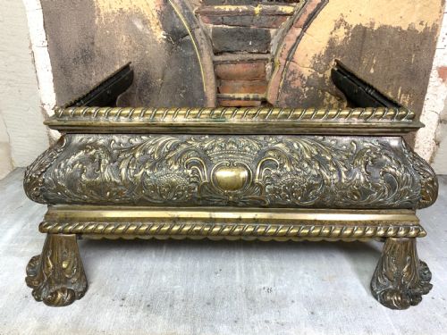 REGENCY PERIOD BRASS FENDER - ADDITIONAL PHOTO 1