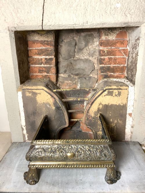 REGENCY PERIOD BRASS FENDER - ADDITIONAL PHOTO 9