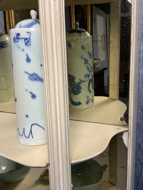 CREAM AND PARCEL GILT FLOOR STANDING SHELVES - ADDITIONAL PHOTO 3