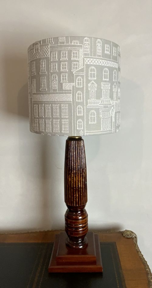 PAIR OF REEDED COLUMN TABLE LAMPS - ADDITIONAL PHOTO 3