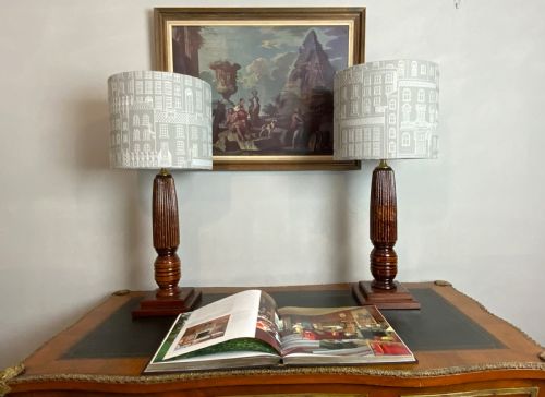 PAIR OF REEDED COLUMN TABLE LAMPS - ADDITIONAL PHOTO 4