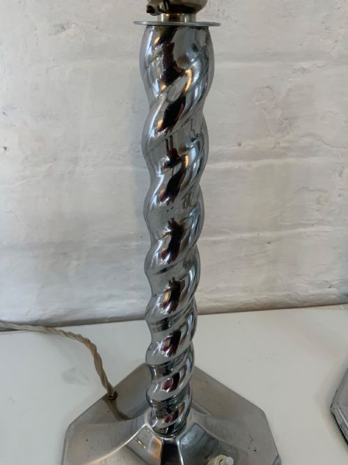 A PAIR OF CHROME PLATED TABLE LAMPS - ADDITIONAL PHOTO 2
