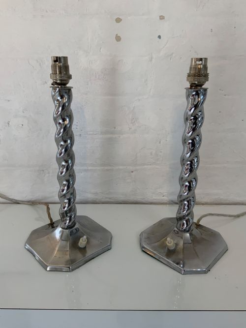 A PAIR OF CHROME PLATED TABLE LAMPS - ADDITIONAL PHOTO 4