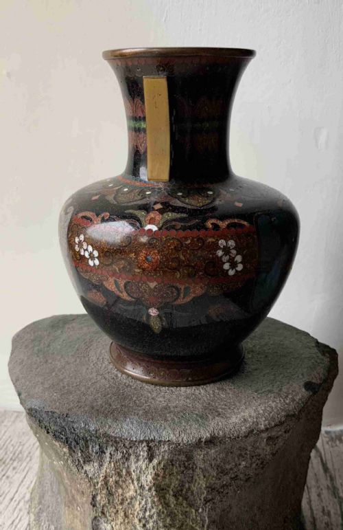 A SMALL JAPANESE CLOISONN VASE - ADDITIONAL PHOTO 1