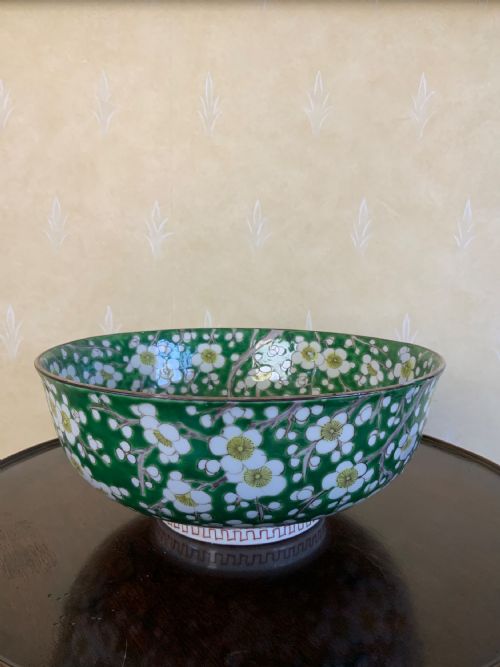 a 19th century chinese bowl - CATEGORY: ANTIQUE CERAMICS - DATED 19TH CENTURY