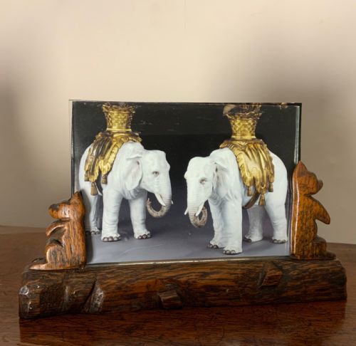 A PAIR OF PHOTOGRAPH FRAMES - ADDITIONAL PHOTO 3