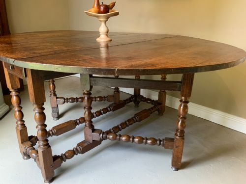 A LARGE 17TH CENTURY OAK GATE LEG DINING TABLE - ADDITIONAL PHOTO 7