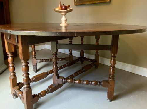 A LARGE 17TH CENTURY OAK GATE LEG DINING TABLE - ADDITIONAL PHOTO 6