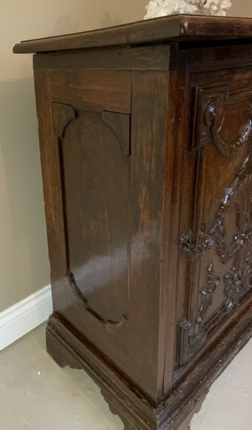 AN ITALIAN WALNUT BAROQUE CABINET - ADDITIONAL PHOTO 1