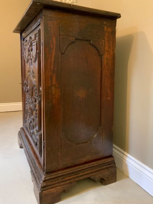 AN ITALIAN WALNUT BAROQUE CABINET - ADDITIONAL PHOTO 3