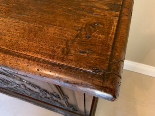 AN ITALIAN WALNUT BAROQUE CABINET - ADDITIONAL PHOTO 7