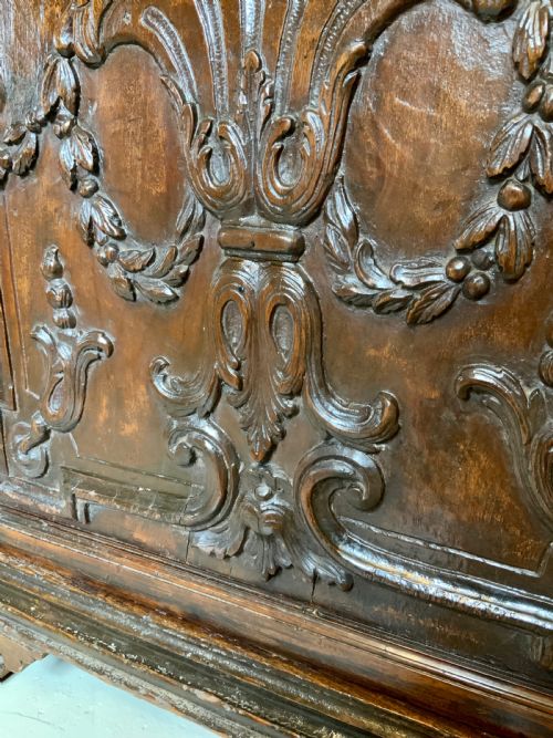 AN ITALIAN WALNUT BAROQUE CABINET - ADDITIONAL PHOTO 11
