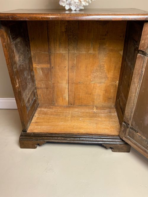AN ITALIAN WALNUT BAROQUE CABINET - ADDITIONAL PHOTO 9