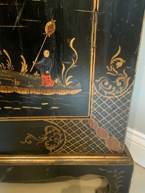 A CHINOISERIE DECORATED FLOOR STANDING CORNER CABINET - ADDITIONAL PHOTO 5