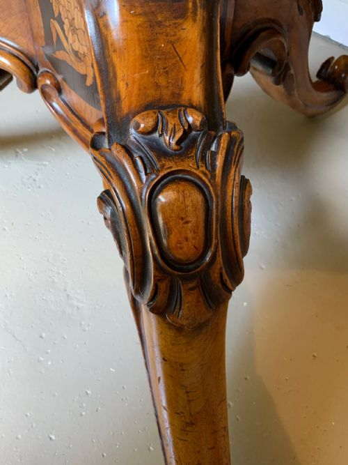 MARQUETRY WALNUT CENTRE TABLE IN THE MANNER OF EDWARD HOLMES BALDOCK - ADDITIONAL PHOTO 3