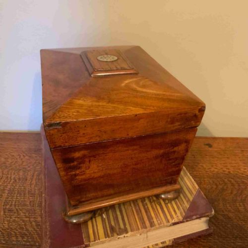 A GEORGIAN MAHOGANY TEA CADDY - ADDITIONAL PHOTO 4