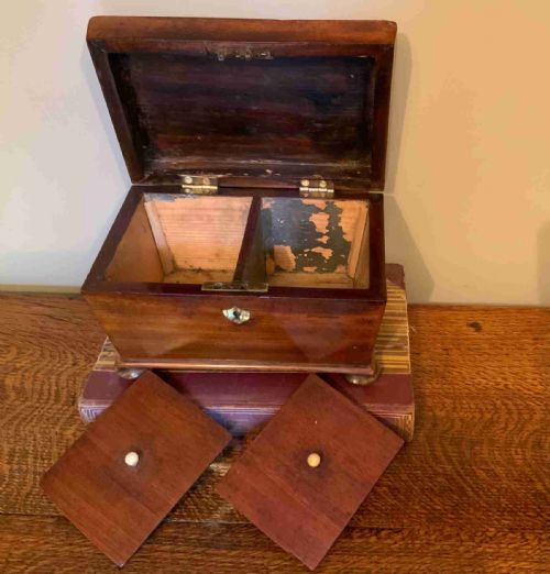 A GEORGIAN MAHOGANY TEA CADDY - ADDITIONAL PHOTO 3
