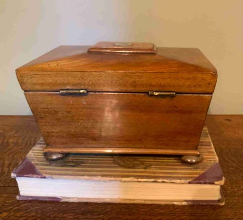 A GEORGIAN MAHOGANY TEA CADDY - ADDITIONAL PHOTO 7