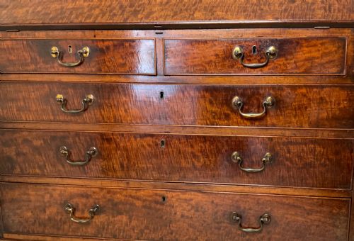 GEORGE III MAHOGANY BUREAU - ADDITIONAL PHOTO 4