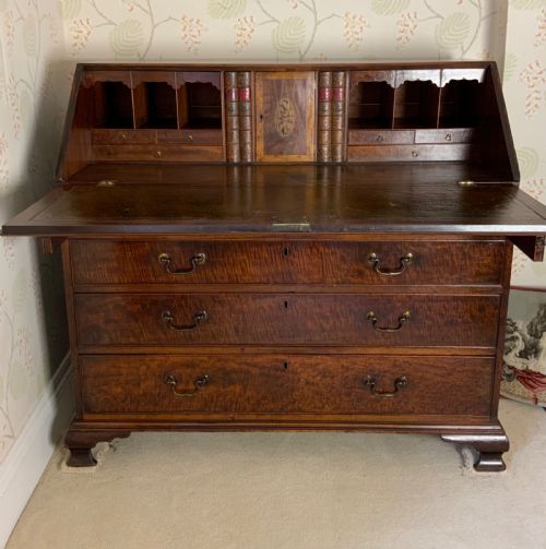 GEORGE III MAHOGANY BUREAU - ADDITIONAL PHOTO 13