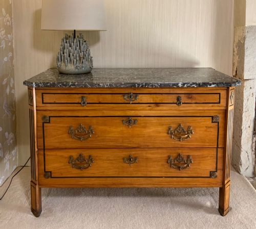 A LATE 18TH CENTURY MARBLE TOPPED COMMODE - ADDITIONAL PHOTO 1