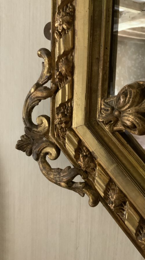A MID VICTORIAN GILT FRAMED CUSHION MIRROR - ADDITIONAL PHOTO 1