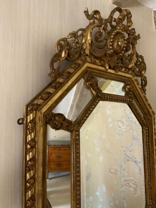 A MID VICTORIAN GILT FRAMED CUSHION MIRROR - ADDITIONAL PHOTO 4